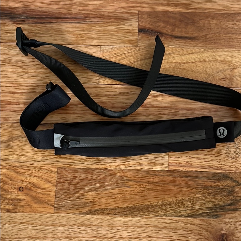 Lululemon Athletica Running fast and free Black Belt Bag S/M